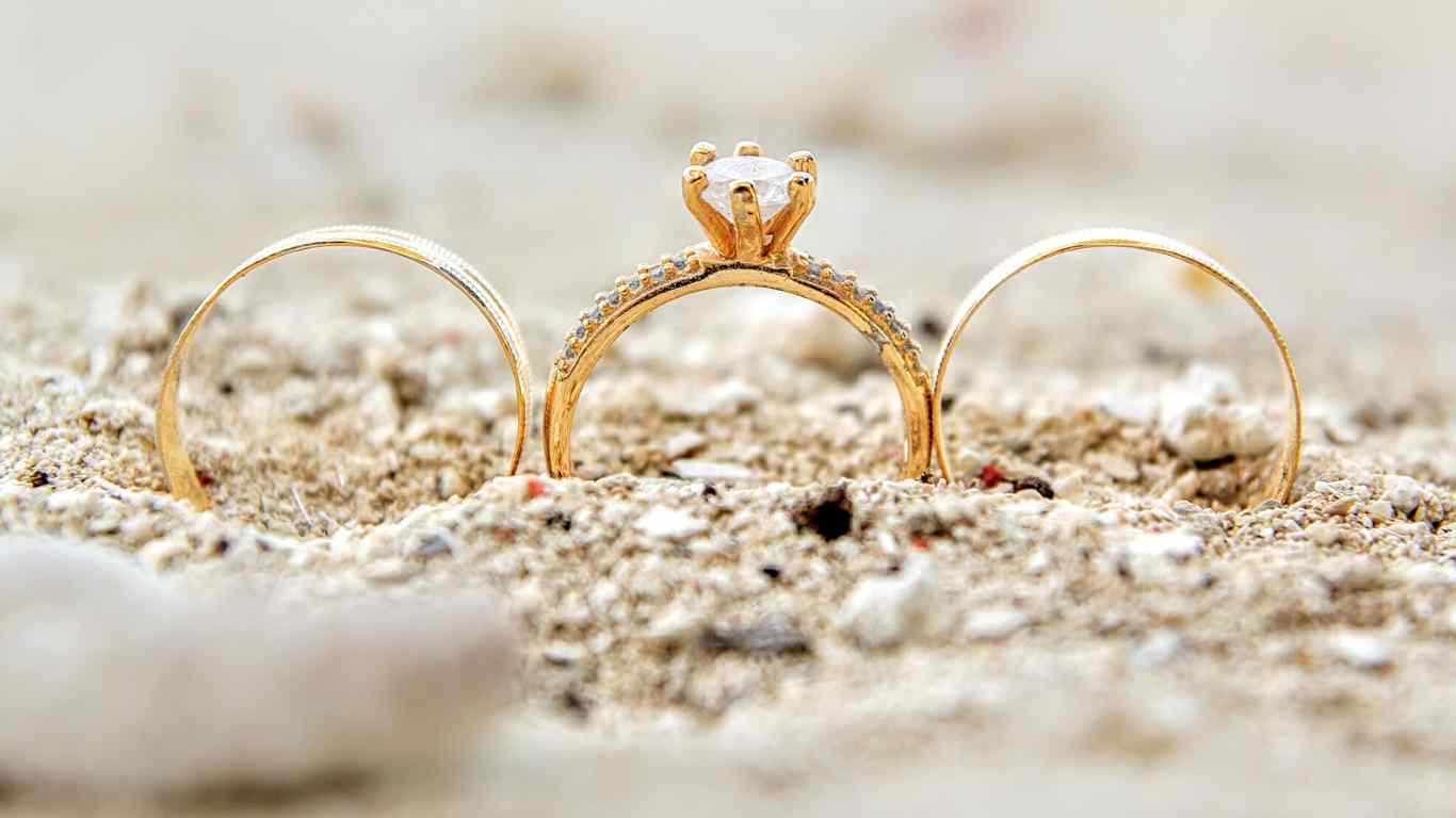 The history and tradition of wedding rings